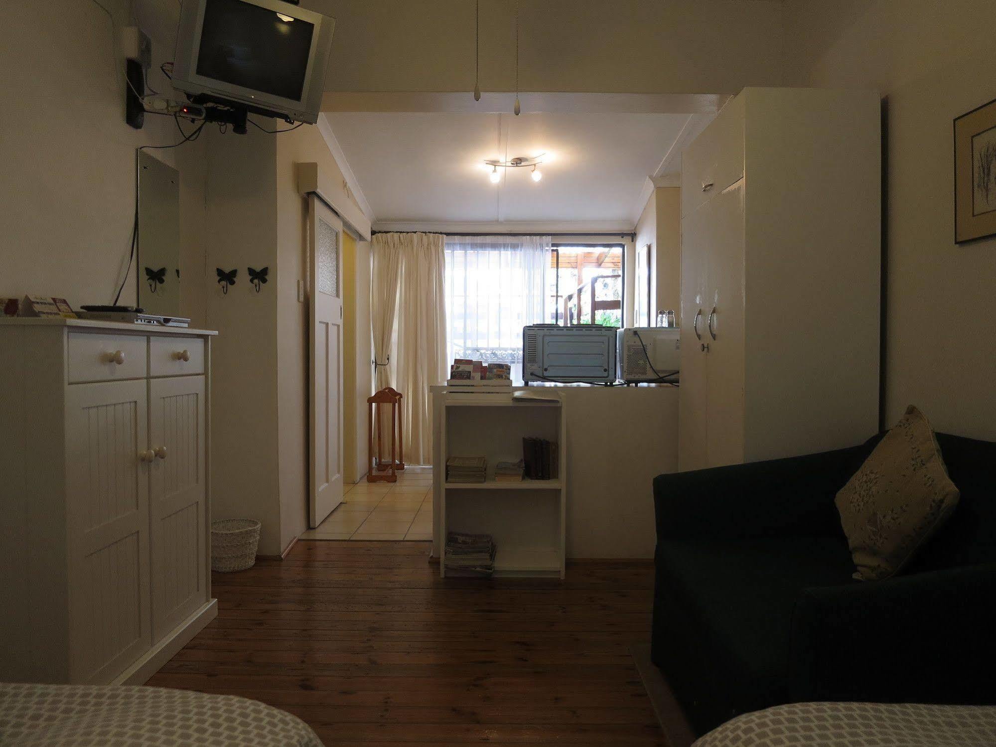 Dempsey'S Self-Catering Guest House Port Elizabeth Esterno foto